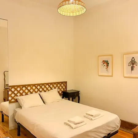 Apartment As A Local! Santos Historical 6 Bedroom Iii Lisbon