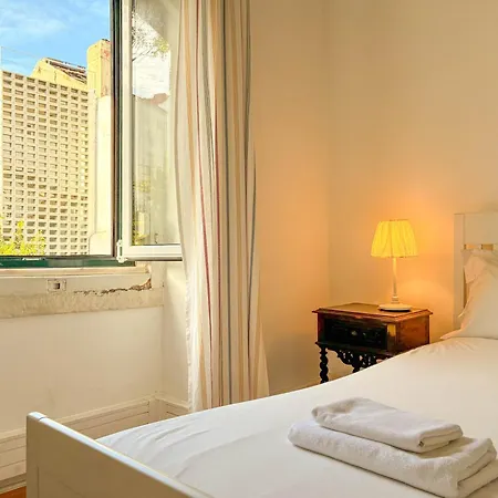 Apartment As A Local! Santos Historical 6 Bedroom Iii Lisbon