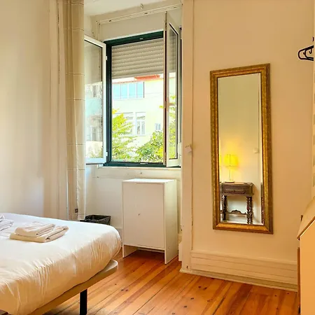 As A Local! Santos Historical 6 Bedroom Iii Lisbon