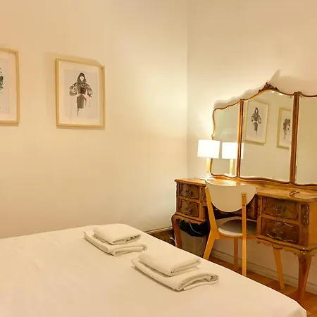 As A Local! Santos Historical 6 Bedroom Iii Lisbon