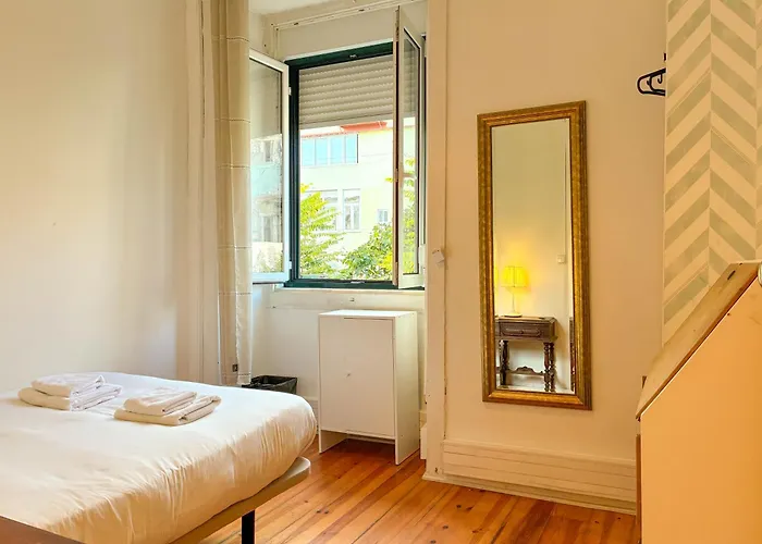 As A Local! Santos Historical 6 Bedroom Iii Lisboa